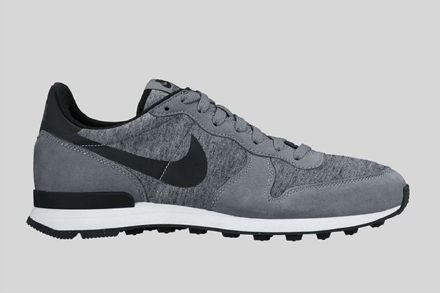 nike internationalist tech fleece