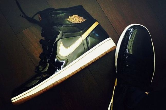 Air Jordan 1 Hero Laid Outnew 1