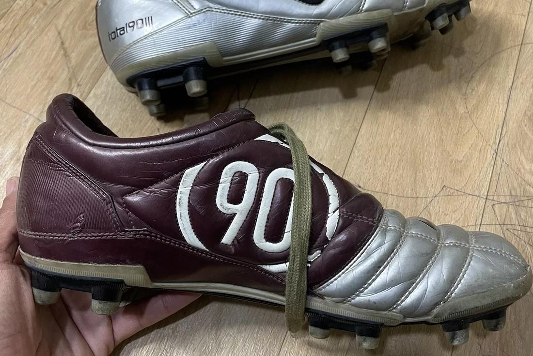 Nike Total 90 III burgundy sneakers