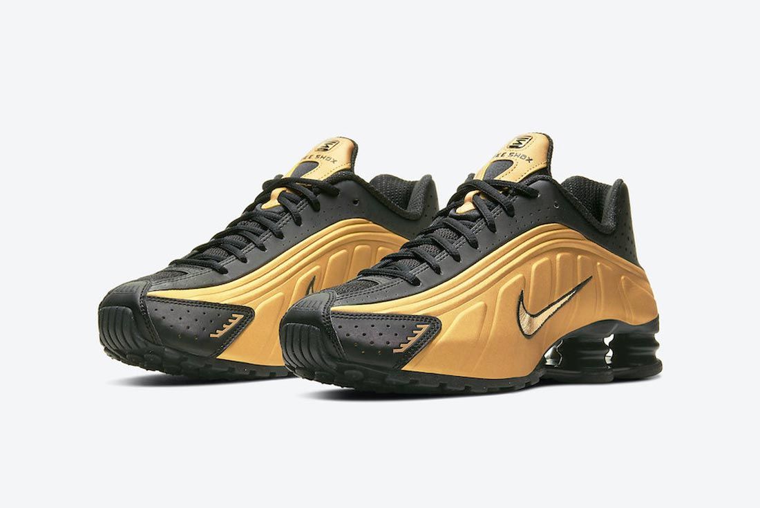 sofa Telegraaf motor The Nike Shox R4 Gets Blessed with Black and Gold - Sneaker Freaker