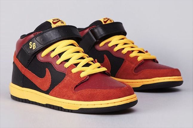 nike sb dunk mid with strap