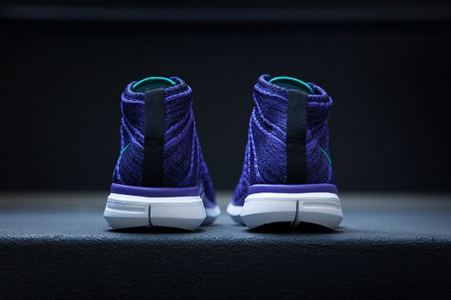 Nike Wmns Flyknit Chukka Hornets 4