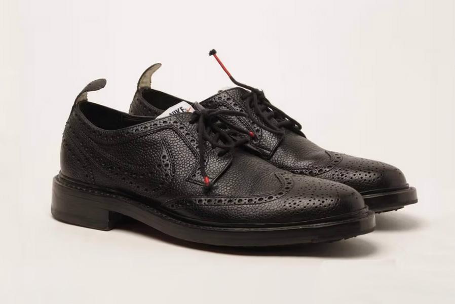 Sneaker đi đám cưới: 10+ mẫu thanh lịch, thoải mái Hinh anh 4: Sneaker thanh lich cho dam cuoi: Tu Converse dinh pha le den Off-White x Air Jordan 4