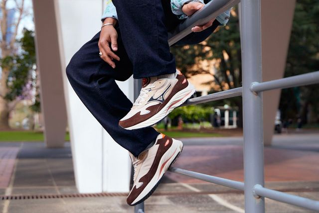 How to Expertly Style the Mizuno Wave Rider β - Sneaker Freaker