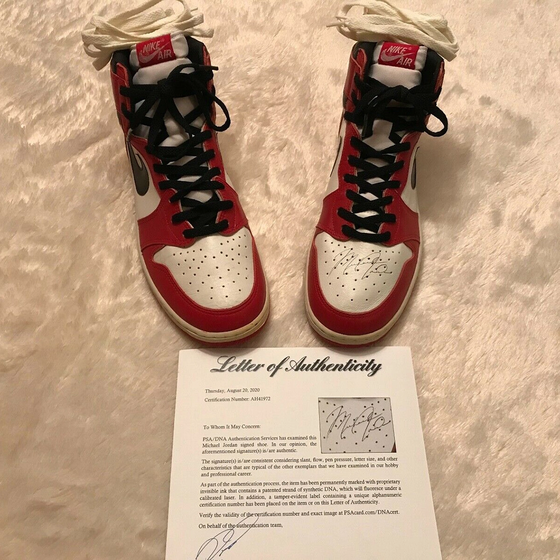 MICHAEL JORDAN Rookie 1985 signed AIR JORDAN 1 sneakers PSA/DNA certified