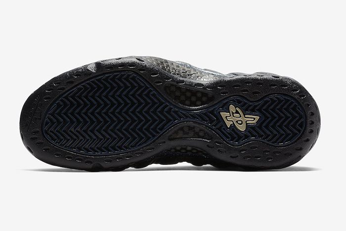 Nike Give the Air Foamposite One a Glittery Sheen Releases