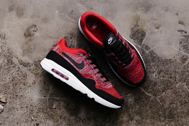 black and university red air max