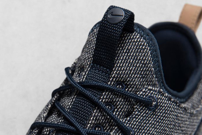 Hot On The Heels Of Their Recent Colab The Swoosh And Loopwheeler Have Just Worked Together On Two New Sneakers A Roche Two And An Aptare Se 3