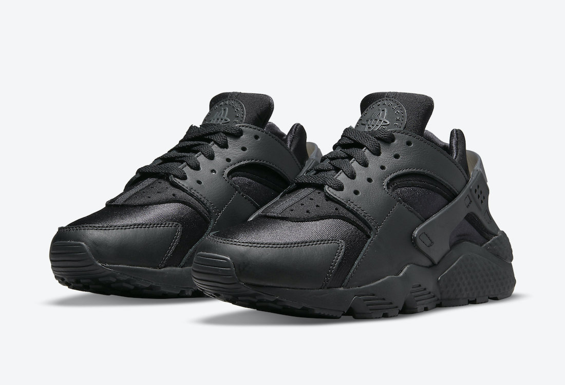 Draak Op de kop van school The Nike Air Huarache 'Triple Black' is Coming Back! - Sneaker Freaker