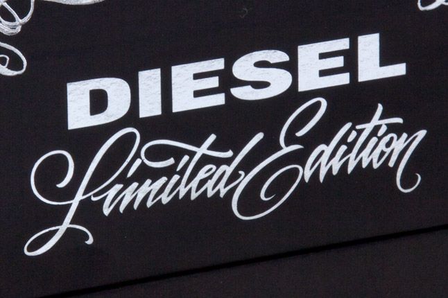 Diesel Mr Cartoon Watch Logo 1