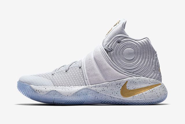 grey nike basketball shoes