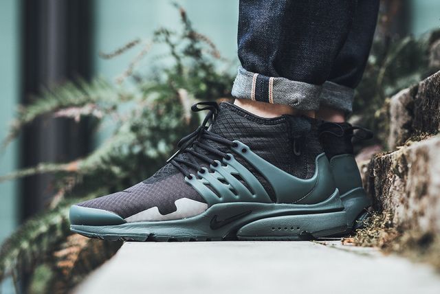 yeezy 700 inertia buy