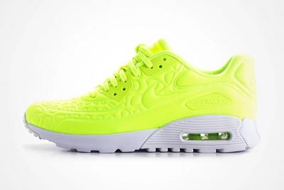 Nike Air Max 90 Ultra Plush Wmns Voltfeature
