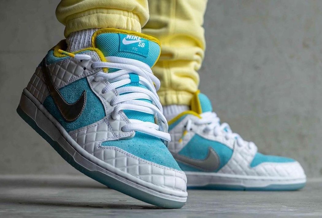 sb dunks on feet