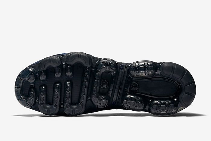 jet black vapormax