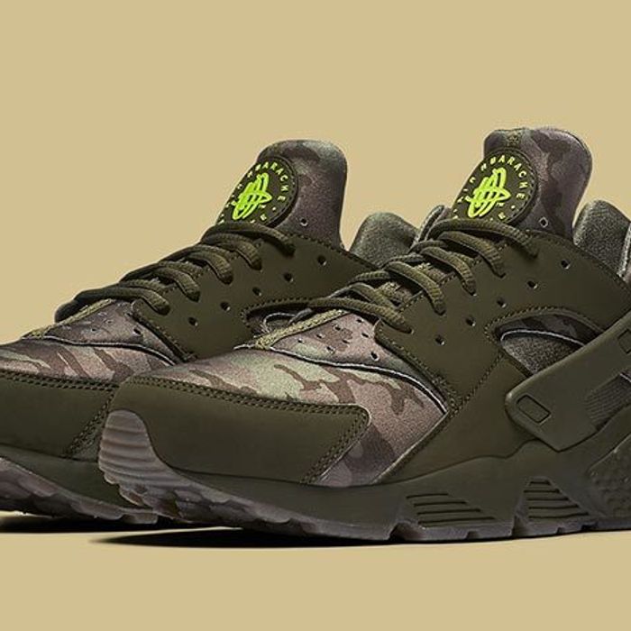 Alabama klein Doe mijn best Nike's Air Huarache Charges Into Battle With a Double Dose of Camo -  Sneaker Freaker