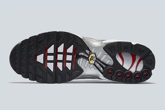 nike air max plus tn silver bullet