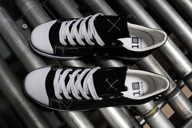 Warrior Pys Shoe Black Conveyor Belt Top 1