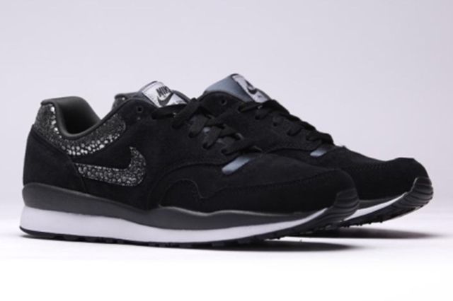nike air safari black