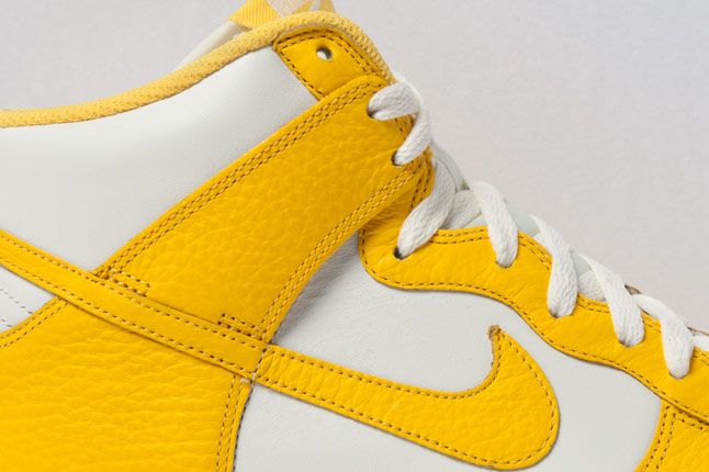Nike Dunk High Varsity Maize Side 2 1