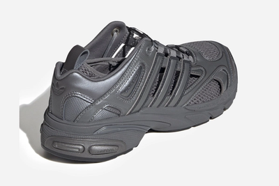 Taqwa Bint Ali x adidas Adistar Pose