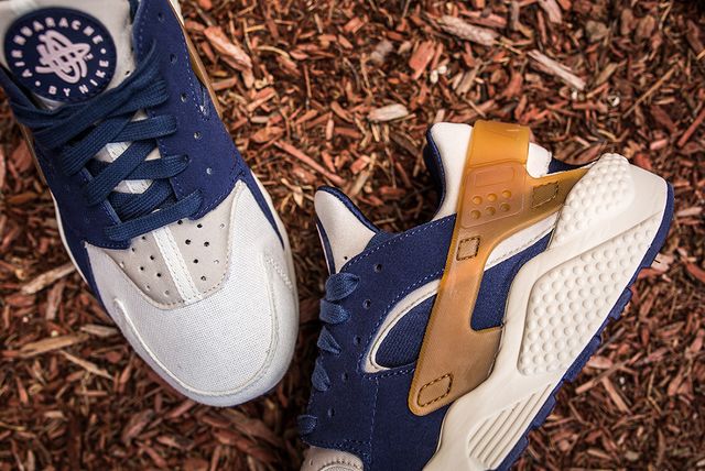 nike air huarache white sail