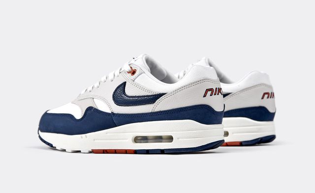 air max 1 flyknit obsidian