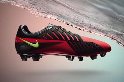 Nike Acc Red Boot 1
