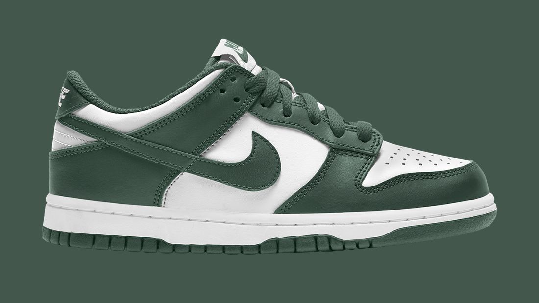 Peregrinación Lidiar con Convencional A 'White/Green' Nike Dunk Low Has Been Added to the Massive 2021 lineup -  Sneaker Freaker