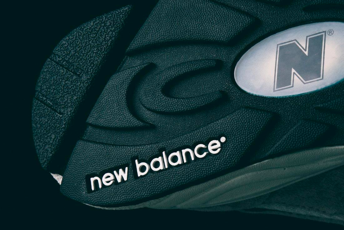 New Balance 990v2
