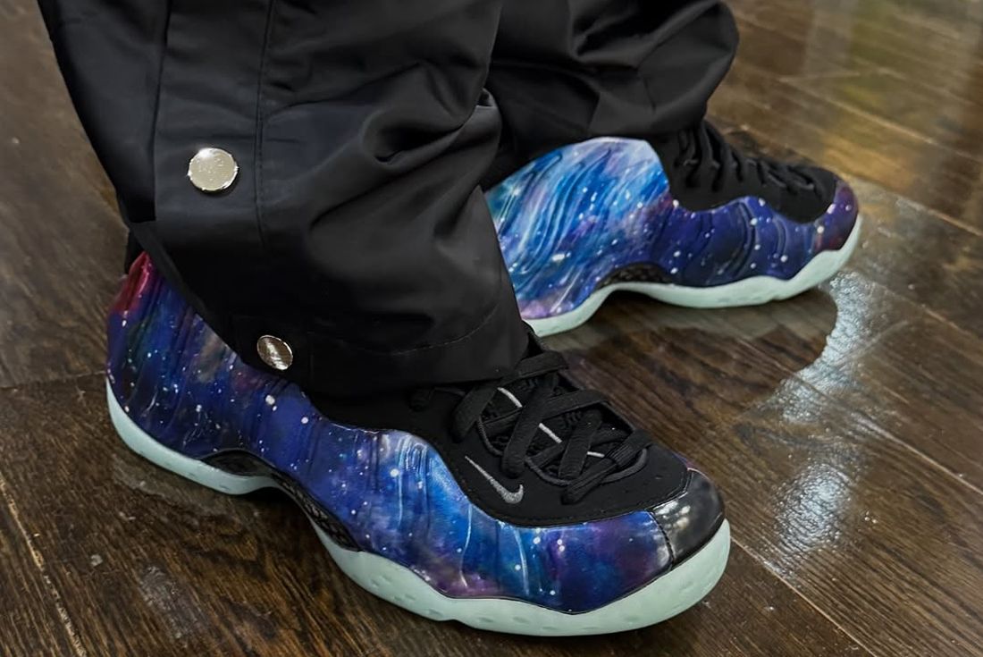 galaxy phone posits shoes