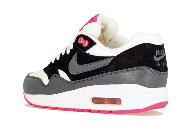 Nike Am1 Wmns Fall Overkill Delivery 8