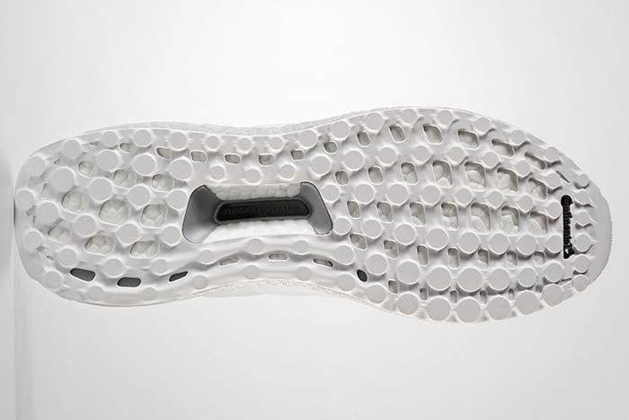 ultra boost 3.0 crystal white