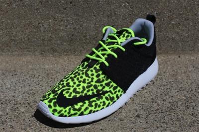 Nike Rosherunfb Leopard Volt Front Quarter 1