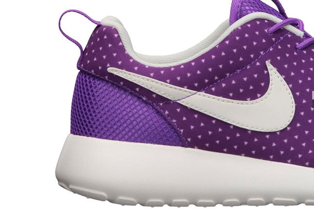 Nike Roshe Run Purple Rain Heel Details 1