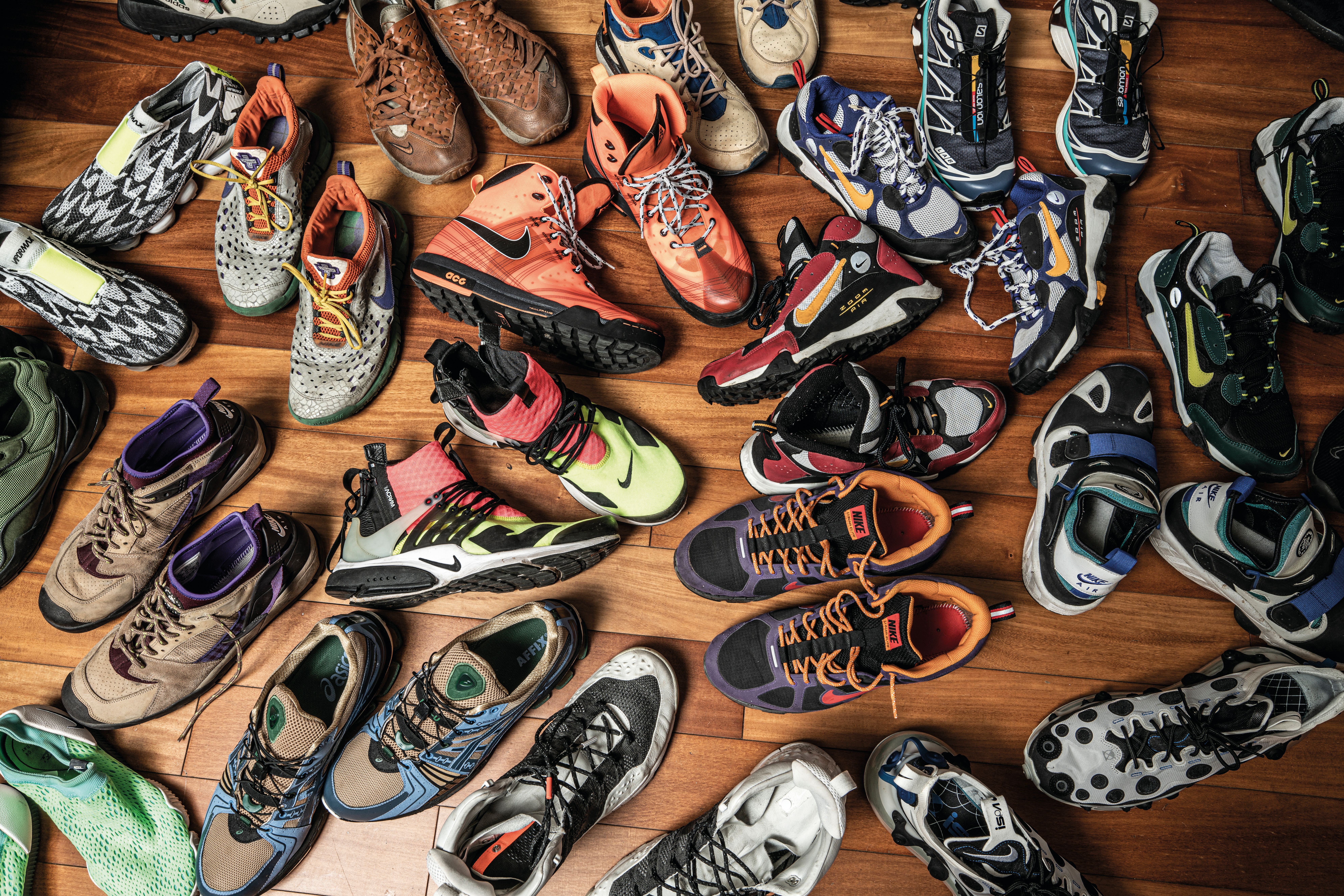 Teki latex sneaker collection