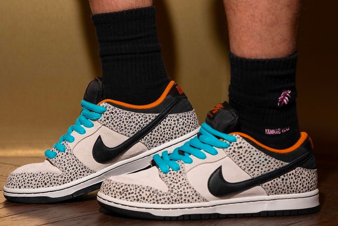 dunk low atmos on feet