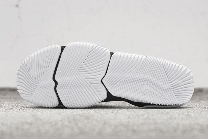 Nike Aqua Sock 360 Black White 1