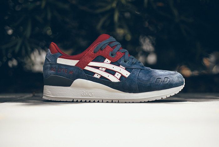 red white and blue asics gel lyte 3