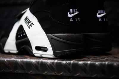 Nike Air Veer Black Heel Detail