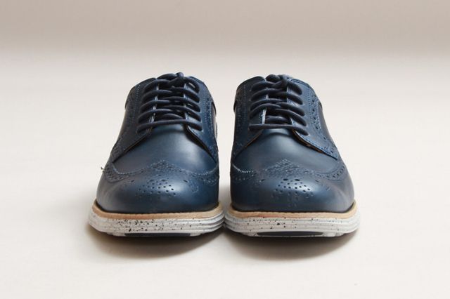 Colehaan Wingtip Blue Frontview