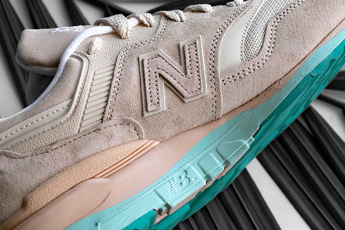 A Teal Sole Highlights this New Balance 