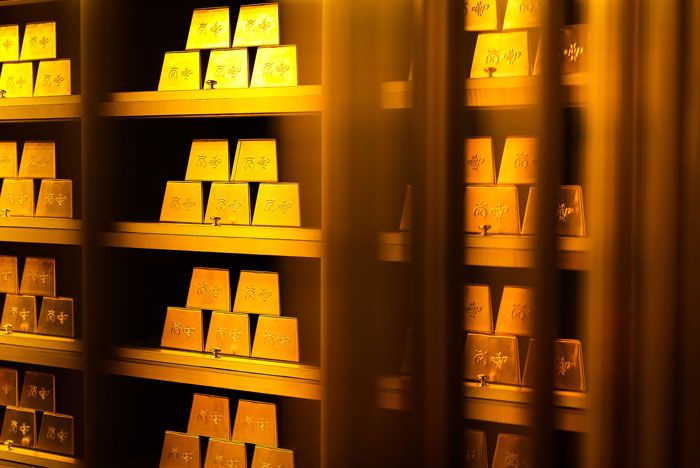 6 Crep Protect X 24 Kilates Gold Bar Collab
