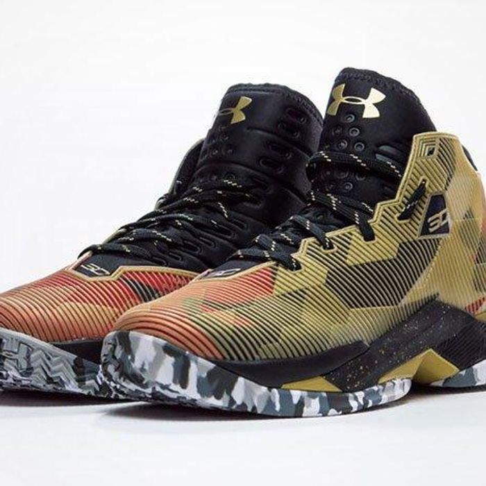 Under Armour Curry 2.5 Gold/Camo) - Sneaker Freaker