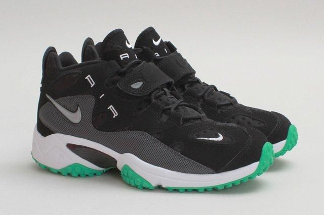 Nike Air Turf Raider (Black Gamma) - Sneaker Freaker