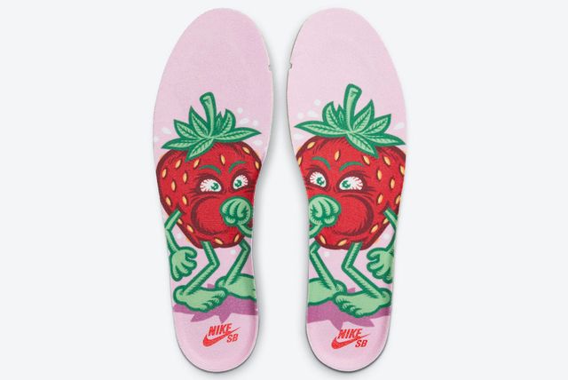 nike strawberry