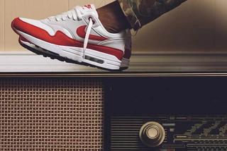 am1 anniversary red
