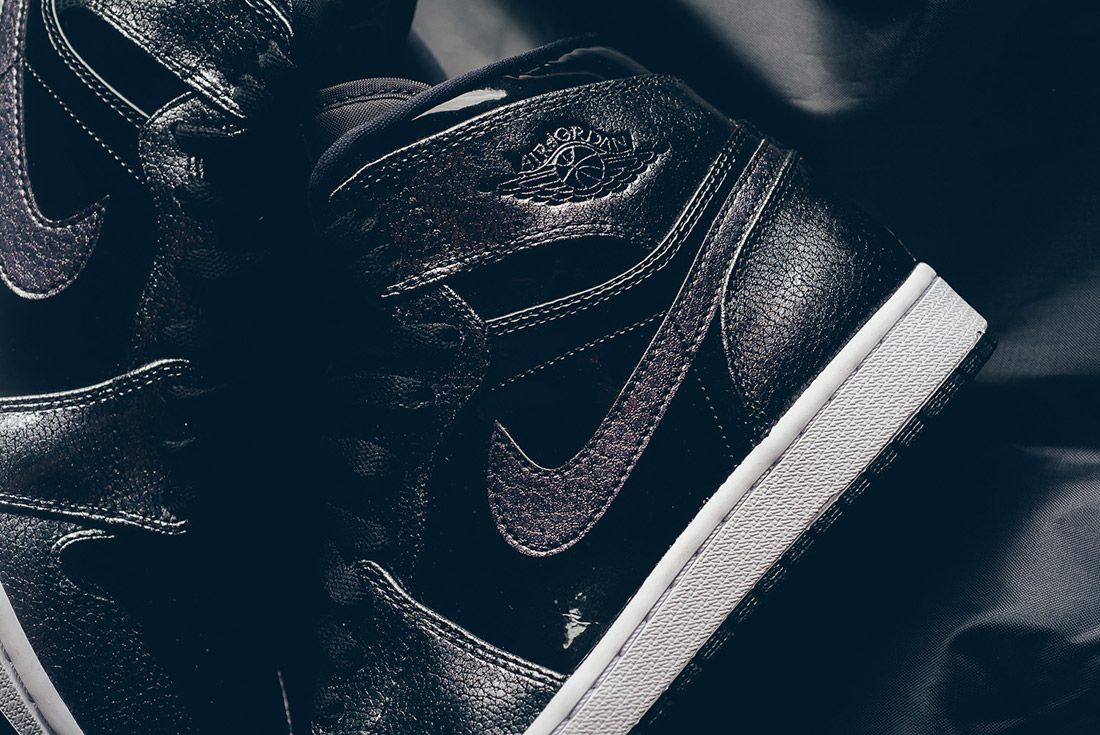 air jordan 1 retro high og black metallic silver