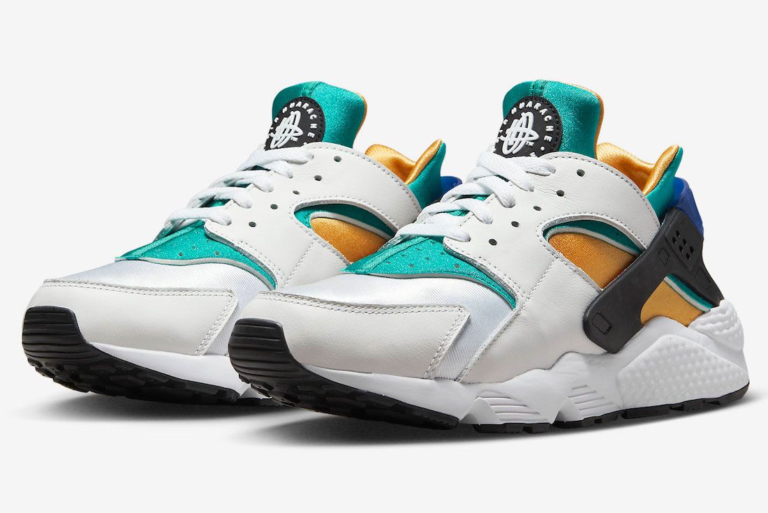 Nike Air Huarache Custom 'Saturn' / CJ_Creps