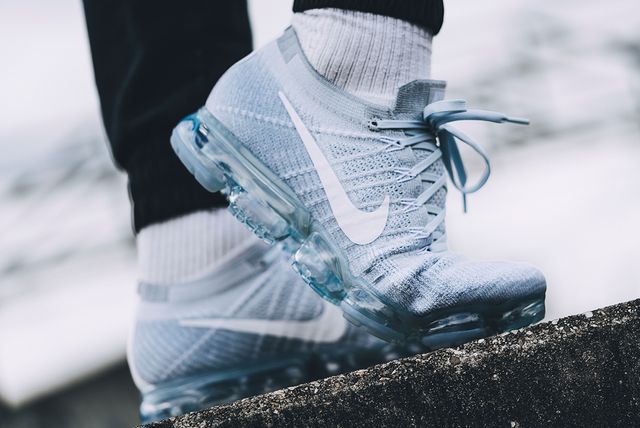 vapormax pure platinum on feet